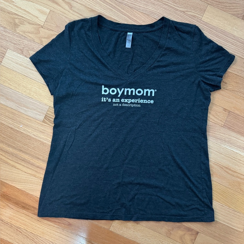 Next Level Apparel Black 'Boy Mom' Short Sleeve V neck Graphic Tee XXL Momlife